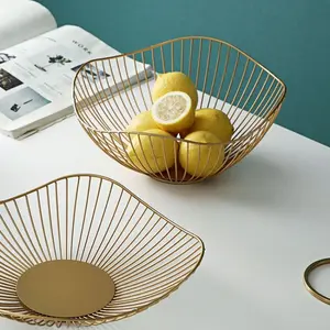 European Iron Leaf Fruit Basket, Modern Hollow Design Storage Basket, Suitable for Living Room Coffee Table, Home Fruit Bowl, Snack Tray, Wire Storage Basket