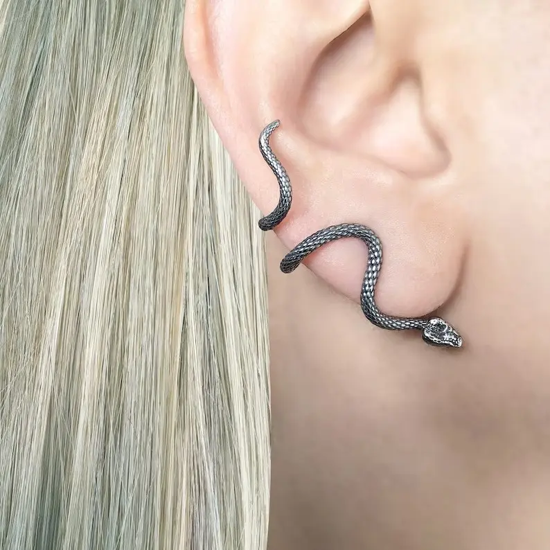 New creative personalized snake wrap earrings, fashionable women's animal ear accessories, cool ear decoration gift