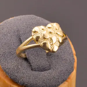 Women's Fashion Asymmetrical Heart Shape Gold Plated Ring, Daily and Party Jewelry Gift, Christmas and Thanksgiving, Valentine's Day, Mother's Day