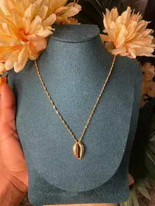 Cowrie golden shell ✨