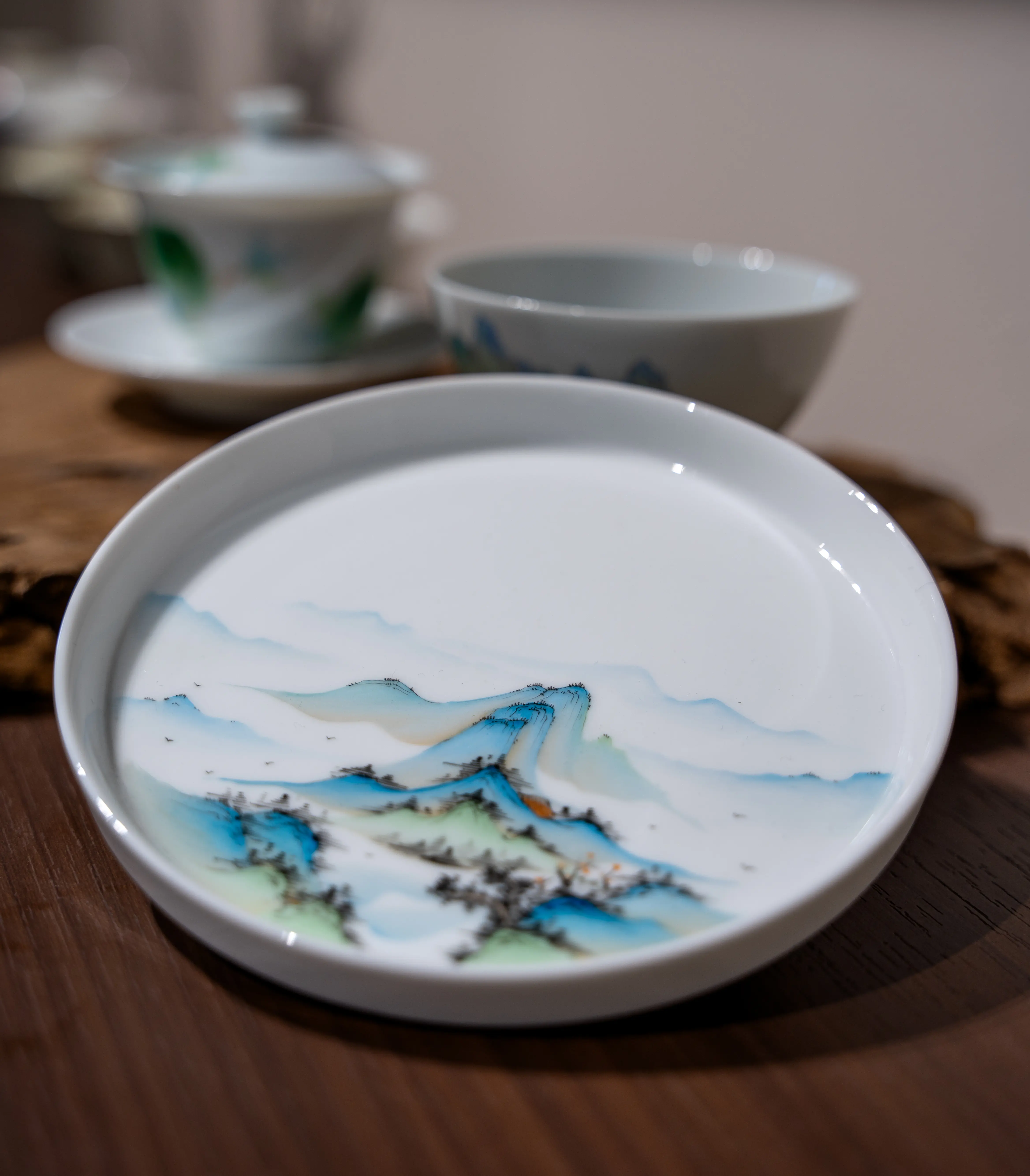 Customization of high-end porcelain, tea sets, tableware, and coffee sets; supports custom patterns and shapes; large-scale custom orders available.