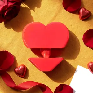 Funny Heart-Shaped Middle Finger Gift Box, Plastic Surprise Christmas & Valentine's Day Decorations, Quirky Gift Idea,Gifts, Party Gift,Cute Easter Basket Ideas，Mother's Day
