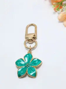 Keychain with Real Flower Accessory, Floral Keychain, Durable Key Ring Design, Perfect Gift for Florists and Gardeners, Flower Accent Keychain, Ideal Daily Use, Keychain for Bags