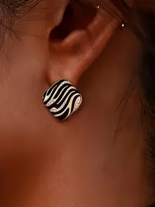 Fashionable black leopard print women's stud earrings, exaggerated geometric square niche romantic high-end earrings, suitable for daily wear and parties, a gift for a loved one