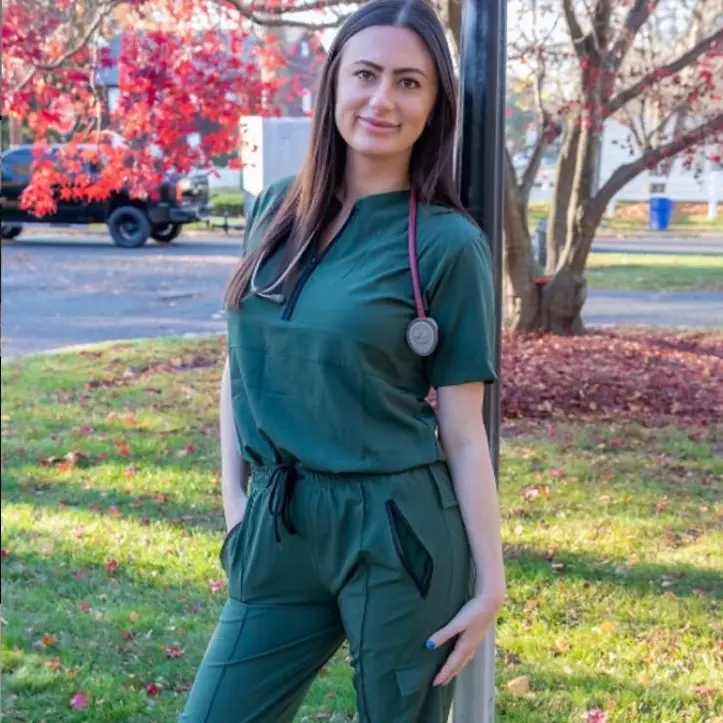 (Solo el Top) Royal ScrubWear- Nyah Lightweight, zip front, Stretch Uniform Top for Medical Professionals (Top Only)