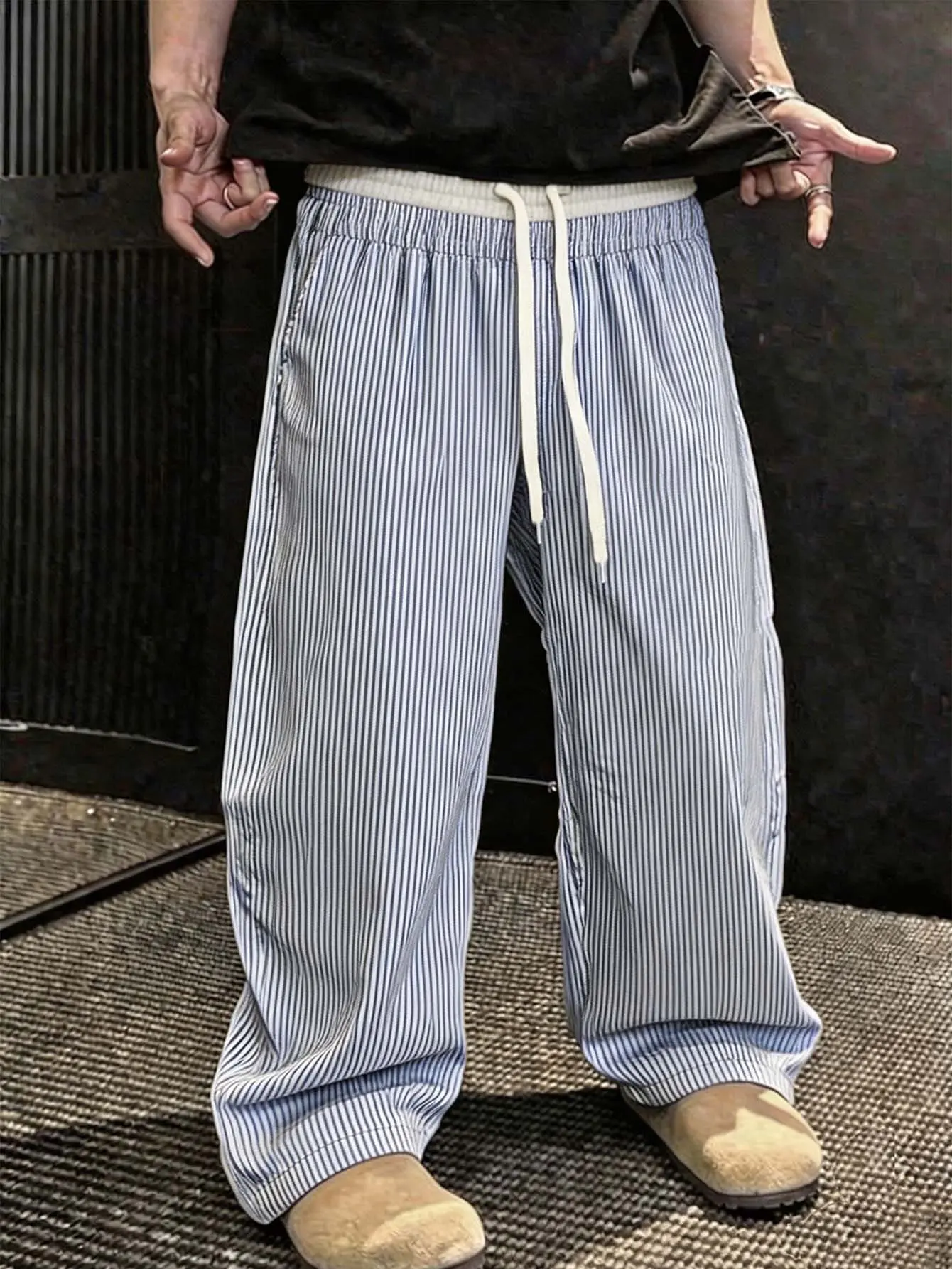 Men’s blue-and-white striped wide-leg casual pants featuring a contrast ribbed waistband with a drawstring design in matching colors, creating striking visual highlights. The elastic, adjustable waist provides a snug fit without digging into the skin.Clas
