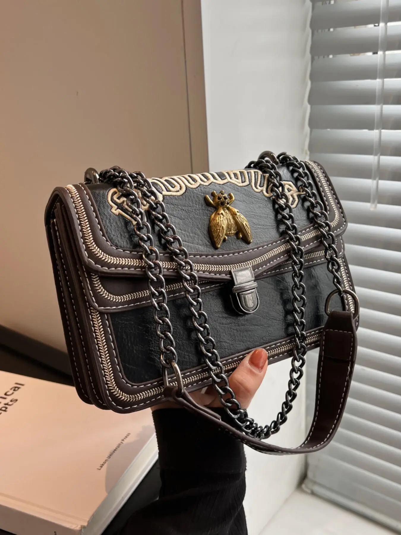 Summer Fashionable Vintage Embroidering Chain Strap Crossbody Bags for Women, Retro Trendy Shoulder Bag for Work & School, Vintage Crossbody Bag for D