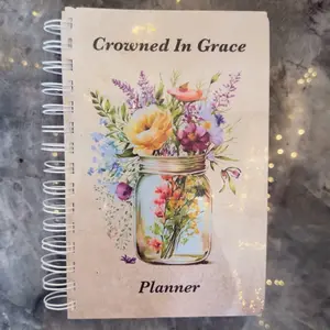 Crowned in Grace Planner - Undated Christian Daily Planner & Weekly Sermon Notes - Helps You Put God First and Make Your Dreams Come True - Floral Design