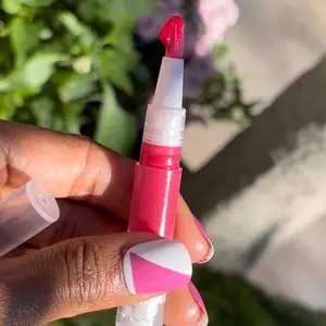 LOVE SPELL lip gloss High Pigmentation