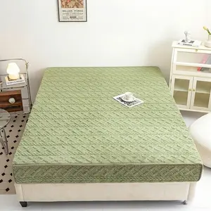 1pc Breathable Taffeta Single Fitted Sheet (pillowcases not included). The machine-washable mattress cover reduces static electricity and features quilted stitching to keep the mattress securely in place.