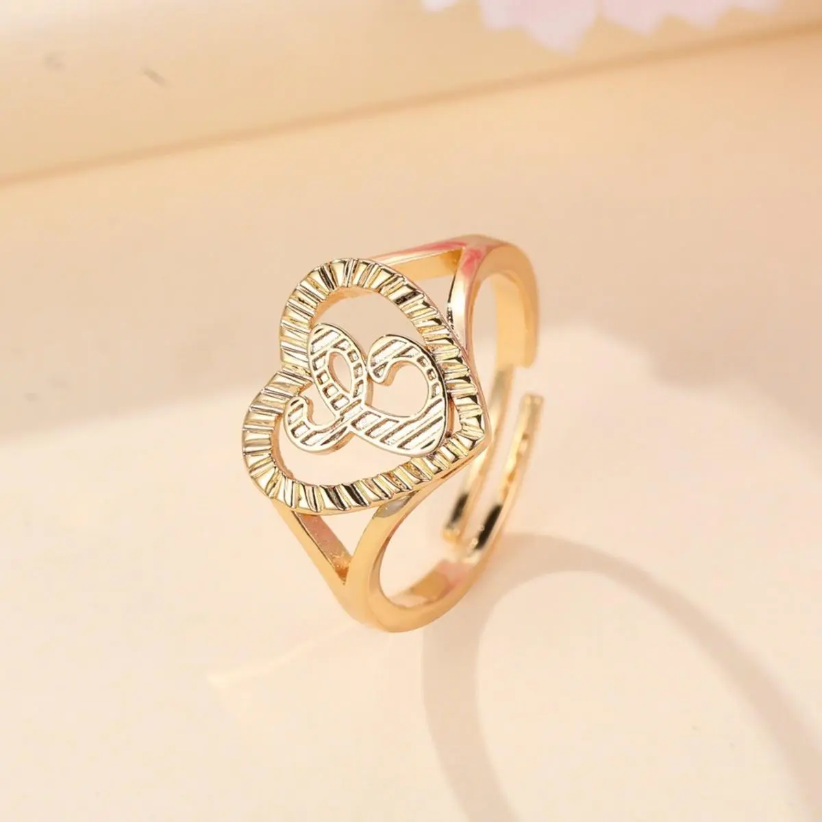 GGIRL Personalized 18K Gold Plated Initial letter Love Ring For Women and Men- Charm Vintage Heart Design Non-Tarnish Statement Ring,Stylish Exquisite Jewelry Gift