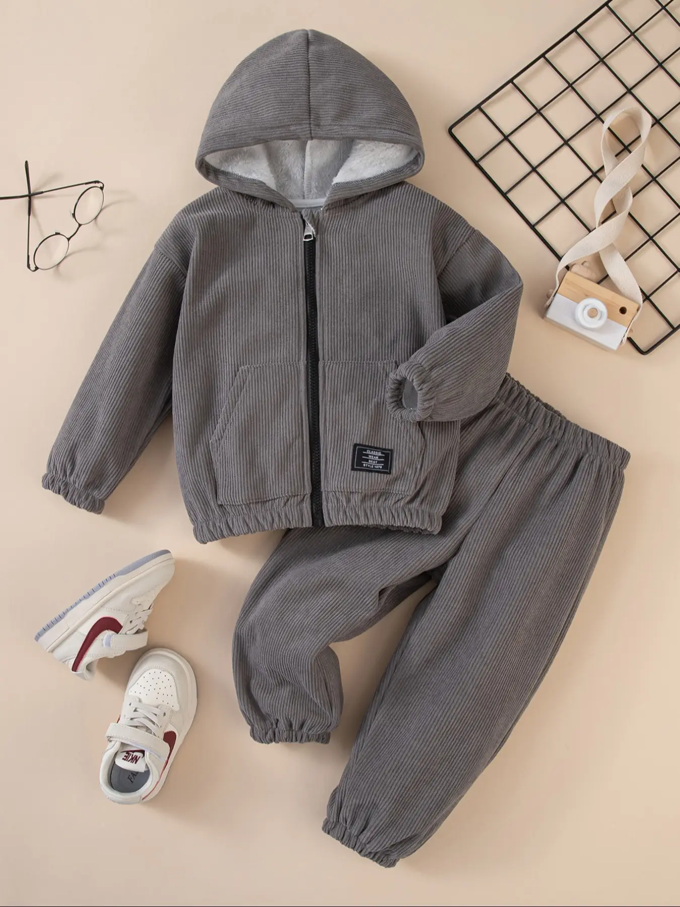 2-piece boys' fashion fleece set Casual hooded long-sleeved top and trousers Solid color zip-up cardigan with pockets and cuffed trousers Children's w