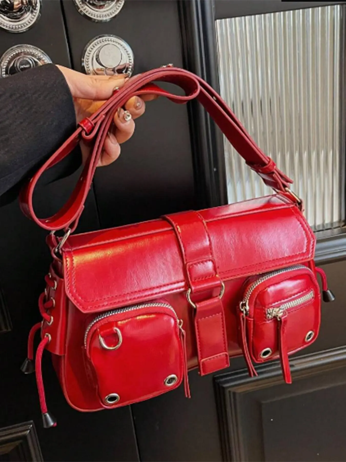 Retro red motorcycle style single compartment bag, multi-pocket design, trendy personality underarm bag, fashionable and casual, niche design punk style shoulder bag, suitable for daily travel, shopping, etc., Vintage underarm bag