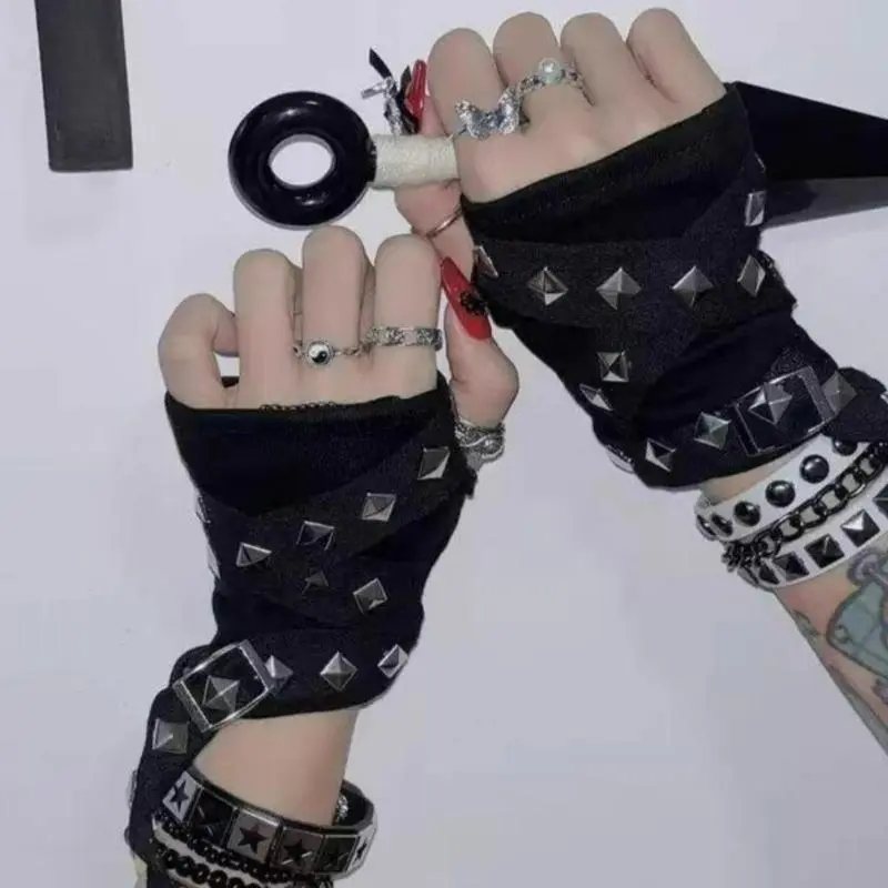 Black Rivet Chain Gloves Unisex Y2K Strap Girl Sleeve Hand Cover Teenage Girls Hip Hop Arm Cover Driving Gloves Accessories