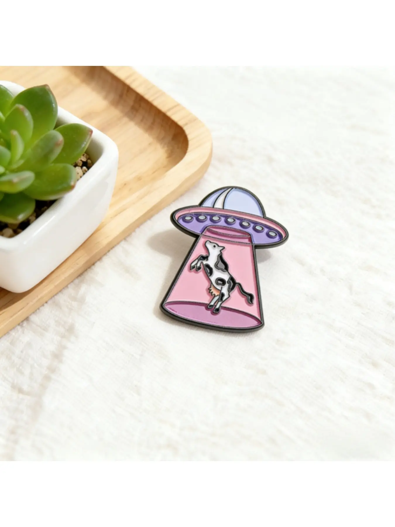 UFO Cow Abduction Enamel Pin - Retro Vintage Sci-Fi & Whimsical Alien Cow Elegant Brooch