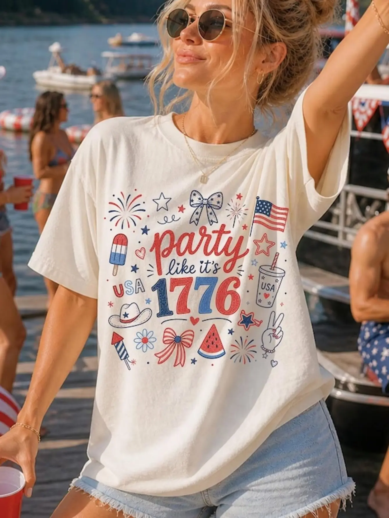 Casual Round-neck T-shirt, Machine Washable, Featuring a 250th Anniversary Design with Eye-catching Lettering. for Casual Attire, Basic Shirts, Creative Women's Fashion, and Women's Casual Shirts.