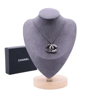 Pre-owned CC Logo Black Bead Faux Pearl Necklace