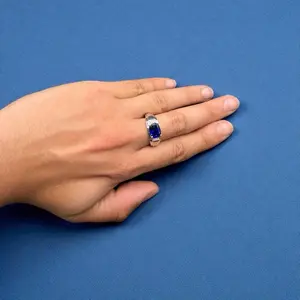 Men's ring in 925 sterling silver, size 10, with lab-created sapphire.