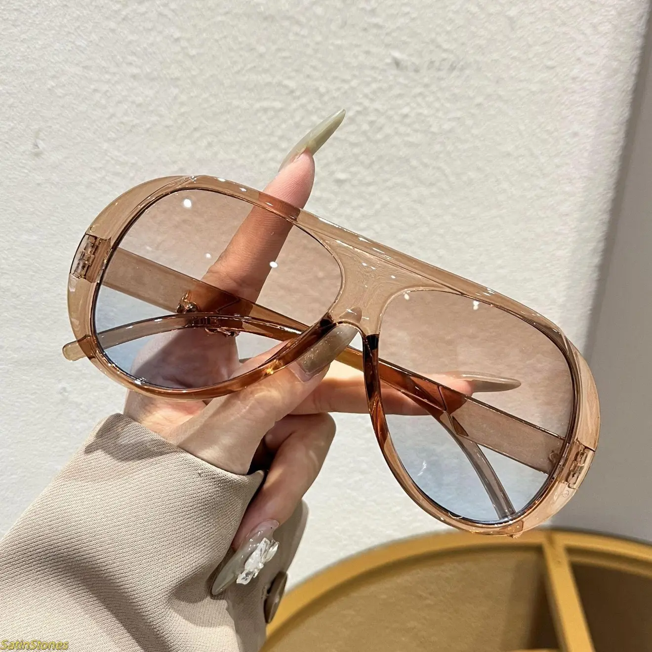 Oversized 90s Square Sunglasses for Women, Semi-Rimless Polyamide 00s Style Statement Frame with Blue Light Blocking Lenses, Fashionable Sunglasses, Geometric Sunglasses