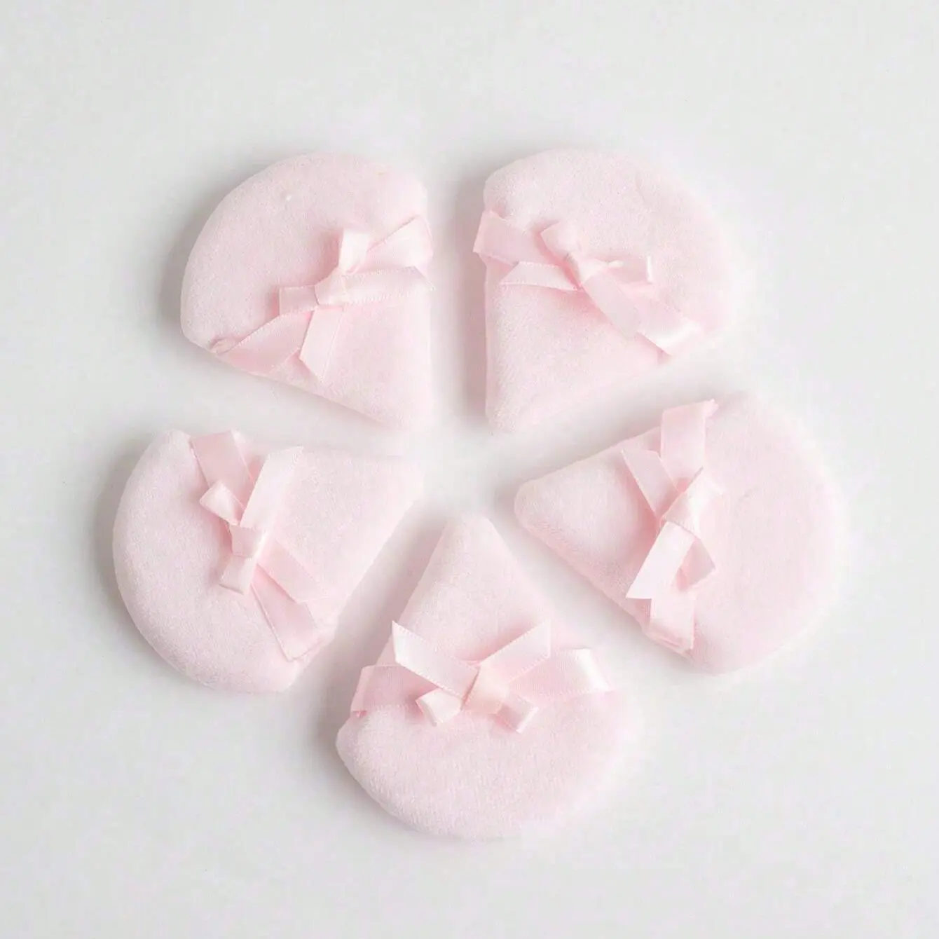 Butterfly Shaped Makeup Sponge Puff, Dual-Sided Fluffy Powder Puff,Soft Fluffy Texture, Designed For Contouring, Eye Area & Corner, Suitable For All Skin Types,For Home & Makeup Artists (Triangle Shape)