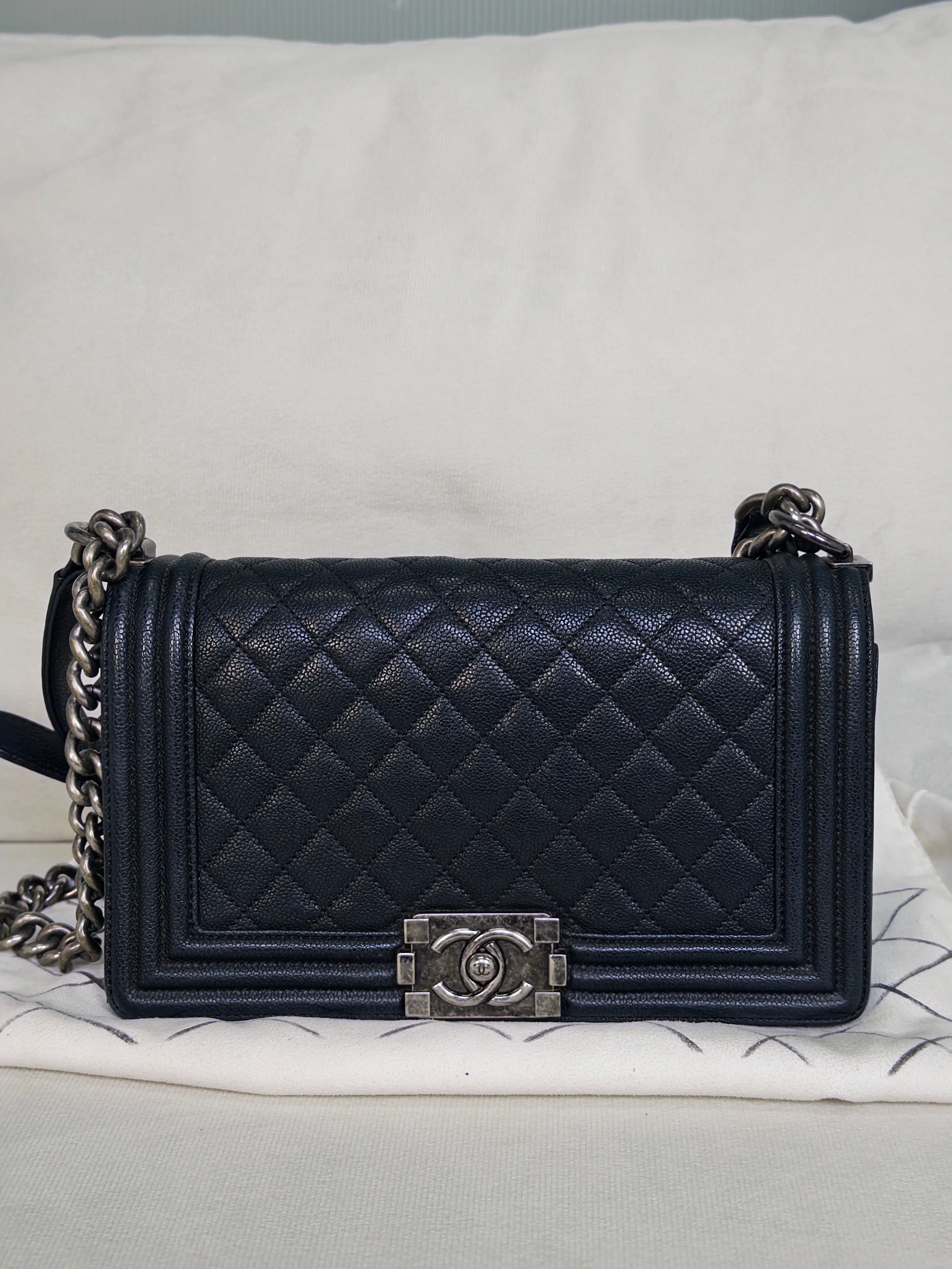 Pre-owned CHANEL Quilted Caviar Leather Medium Boy Bag, Chain Shoulder Purses, Chain Handbags, Casual Shoulder Purse