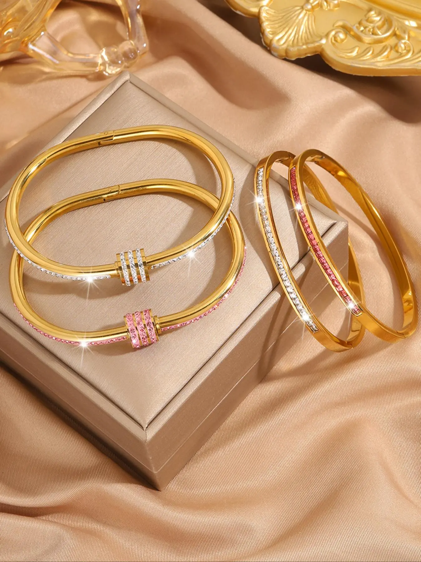 Elegant Fashion Bangle Bracelet Set, Stainless Steel Fashionable Eternal Lightweight Bracelet, Very Suitable for Gifting and Vacation