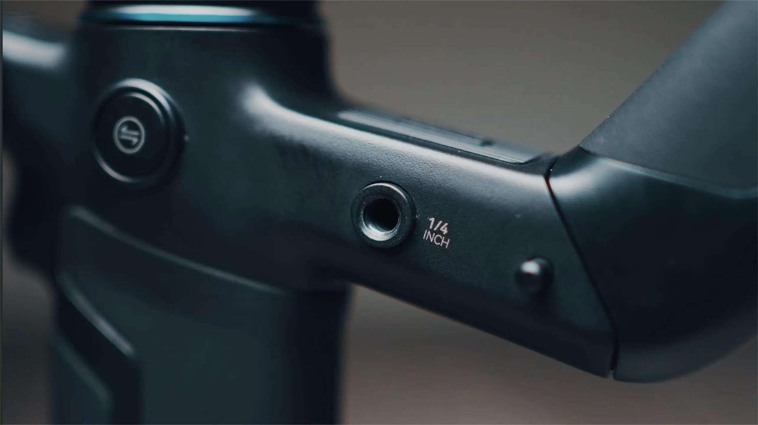 FeiyuTech SCORP Mini 3 Pro Combo | Full Accessory Kit – All-in-One 3-Axis Camera Gimbal, Built-in AI Tracking, Detachable Remote Handle, Vertical Shooting Compatible,for Mirrorless Camera, Action & Smartphone