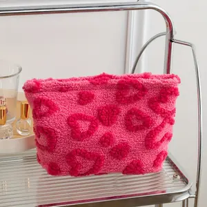 Women's Style Plush Storage Bag, Large Capacity Travel Makeup Organizer, Cosmetic Pouch, Heart-Shaped Handbag for Women, Ideal for Travel Accessories