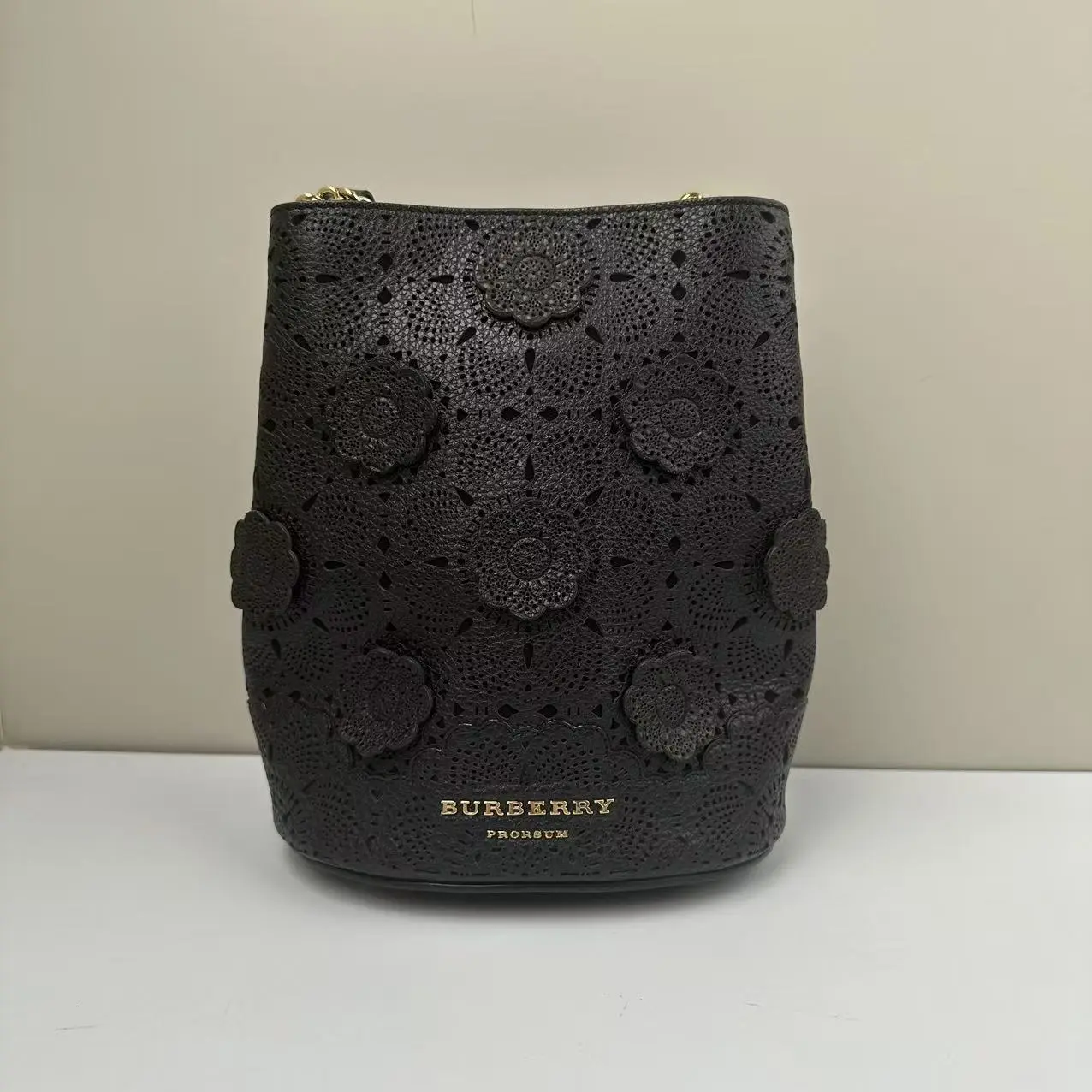 Pre-owned BURBERRY Calfskin Crossbody Bags Prorsum Bucket Chain Black CPU0514