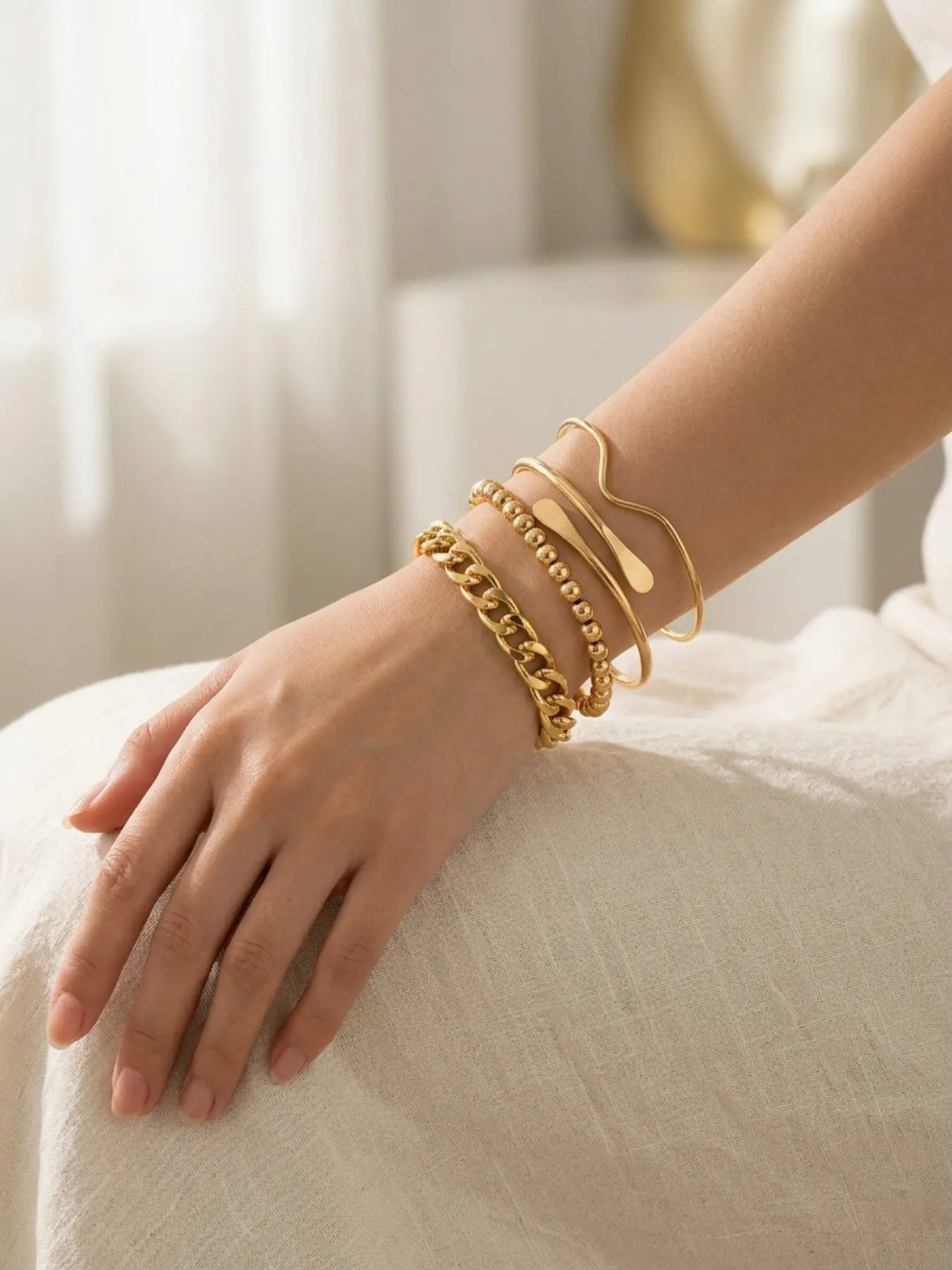 4-piece mirror-finish wide-rimmed open bracelet set: simple, unique, Elegant Bangle, exaggerated glossy, light luxury bracelet with a high-end and fashionable feel. Fashionable Bangles