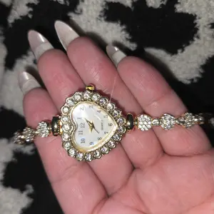 Women's Alloy Bracelet with Heart-Shaped Case, Arabic Numerals Dial, Adjustable Drawstring Strap, Elegant Quartz Watch, Daily Wear