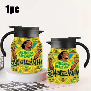 1pc 34oz Stainless Steel Insulated Mug "Ronaldinho's Exclusive! Ronaldinho Graffiti-Style Coffee Pot" Insulated Cup with handle and removable filter. Large capacity, suitable for various occasions. Personalized gift