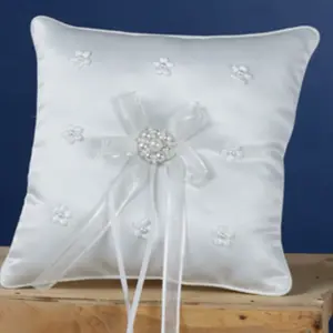 7" RING PILLOW W/PEARLS 7" RING PILLOW W/PEARLS