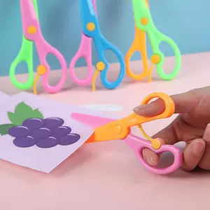 Handmade Paper Cutting DIY Craft Scissors Set, Paper Cutters, Safe Student Safety Scissors, Portable Small Scissors for School Art Projects, Random Colors, Classroom Supplies
