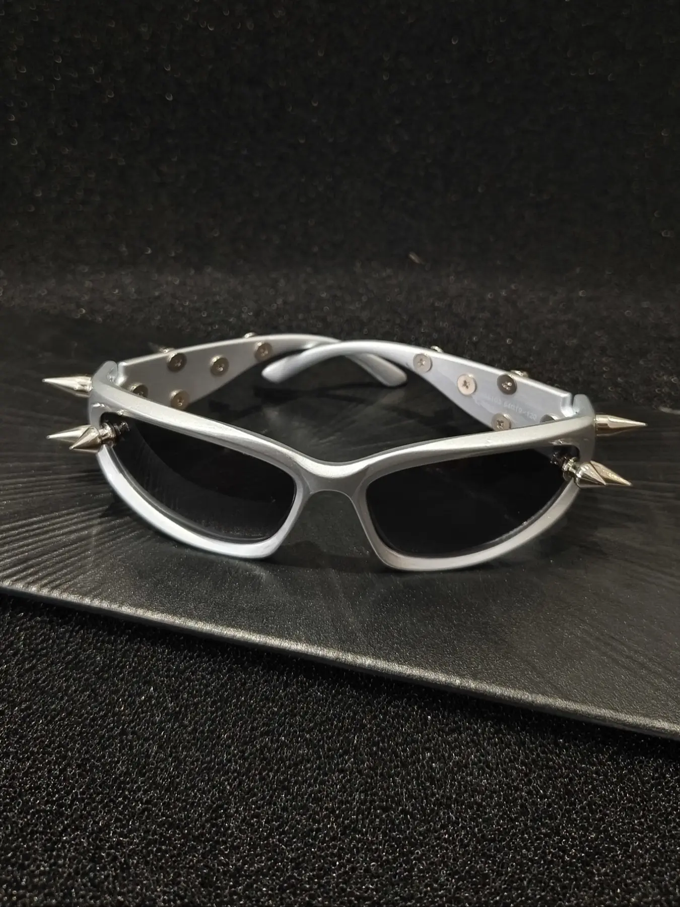 Punk Style Studded Decor Sunglasses, Trendy Casual Gothic Style Sunglasses for Everyday Use, Fashion Accessories for Outdoor Activities