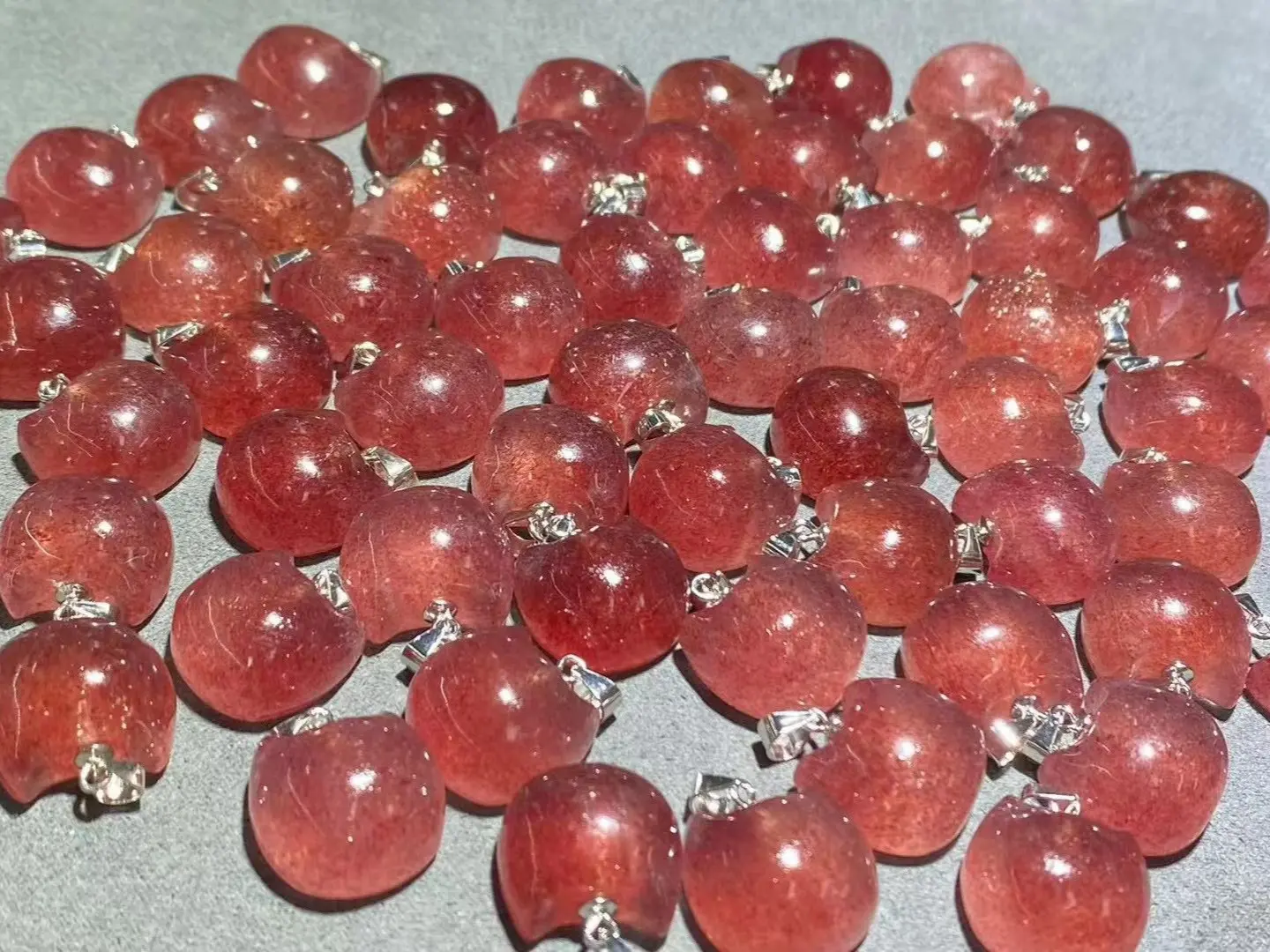 Shine(9837)gc.Red strawberry pendant