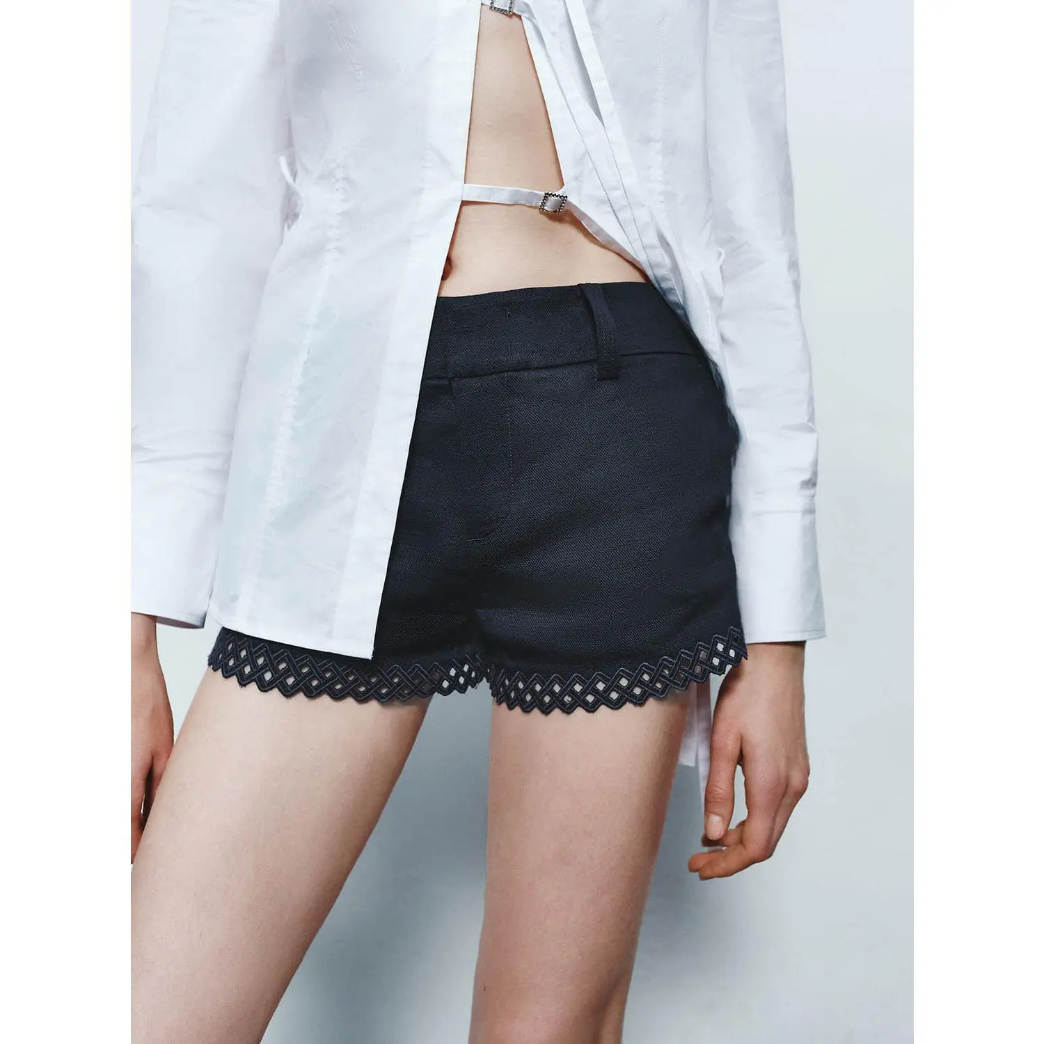 URBAN REVIVO Women's Casual High-Waist Lace Shorts in Stretch Cotton, Streetwear Style with Pockets, Hip, Fabric, Stretch Shorts, Elastane, Effortless Shorts