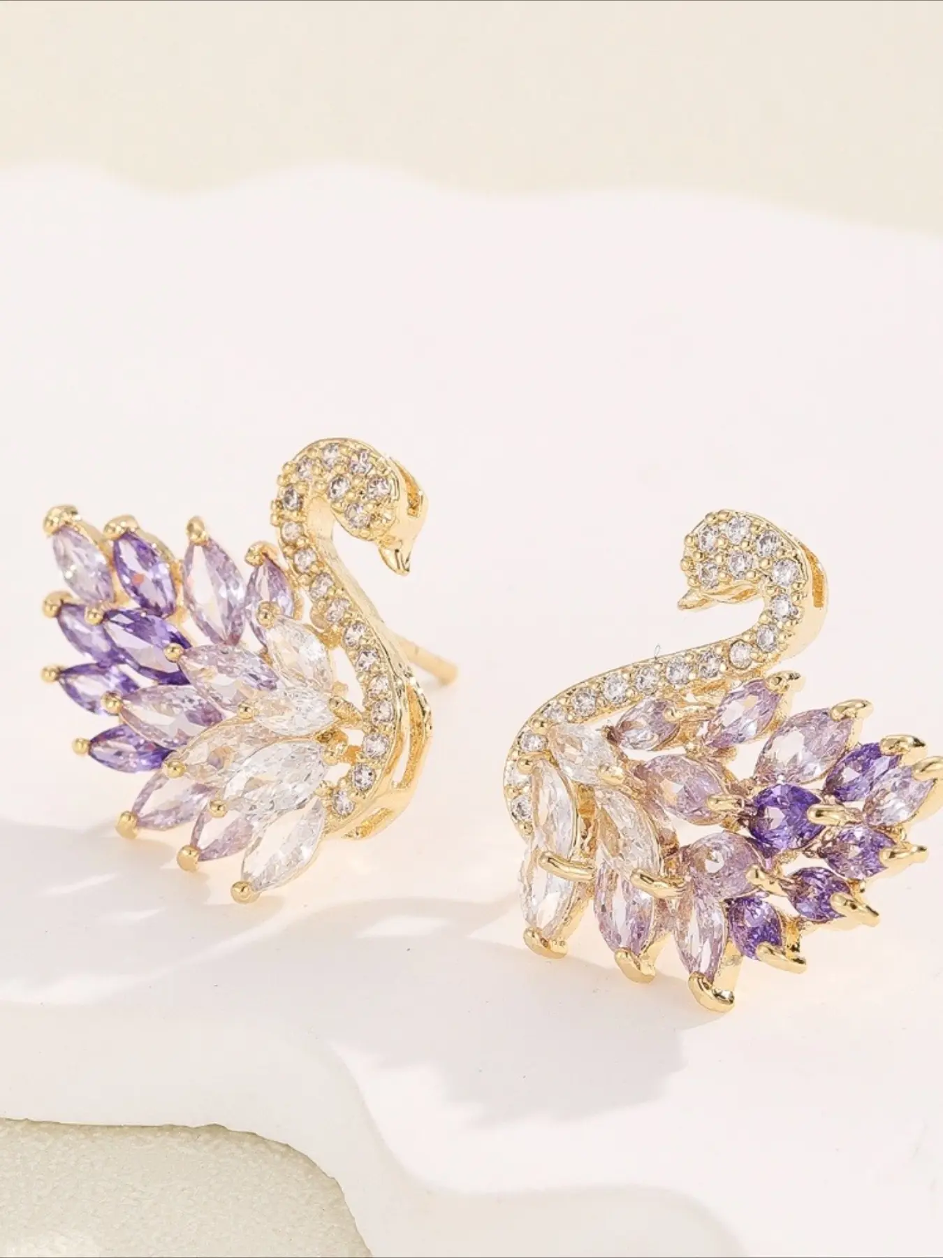 Noble Elegance Light Luxury Court Style 1 Pair of Soft Swan High Quality Earrings Stud Earring Stylish Jewelry Valentine's Day Gift Business Dinner Must Be Worn All Season