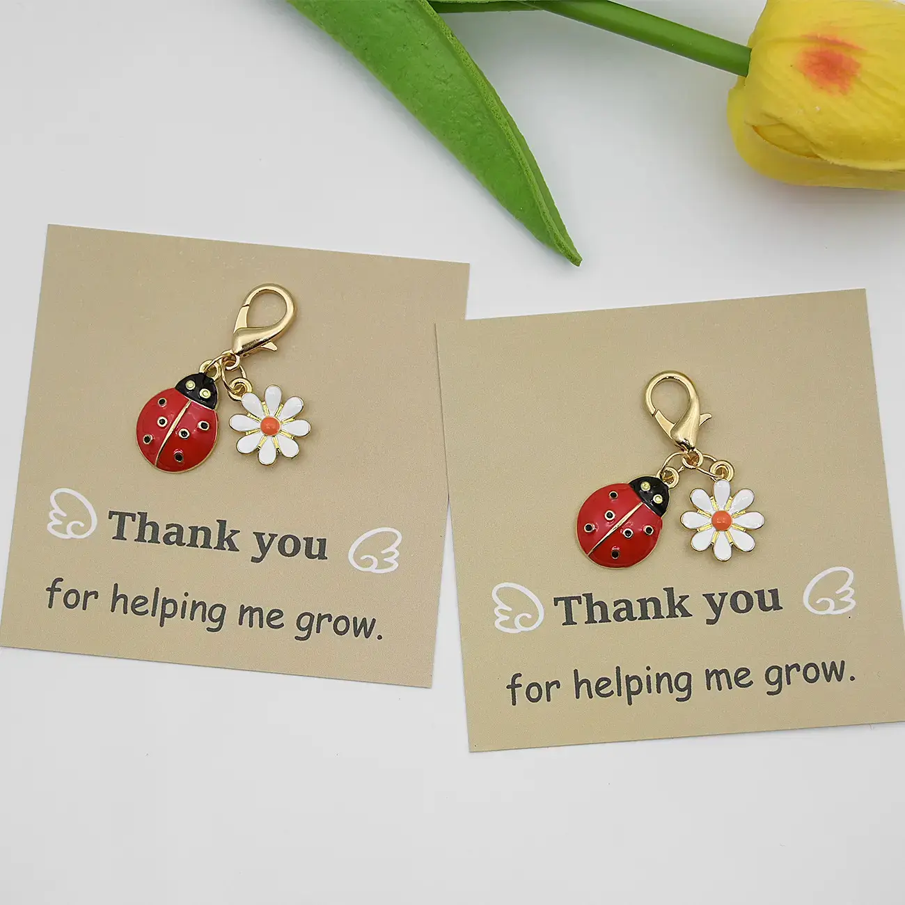2Pcs Ladybug & Daisy Keychain Charm with Thank You Card, Cute Insect Bag Accessory, Appreciation Gift for Teacher, Friends, Family & Coworkers, Small Holiday Party Favor