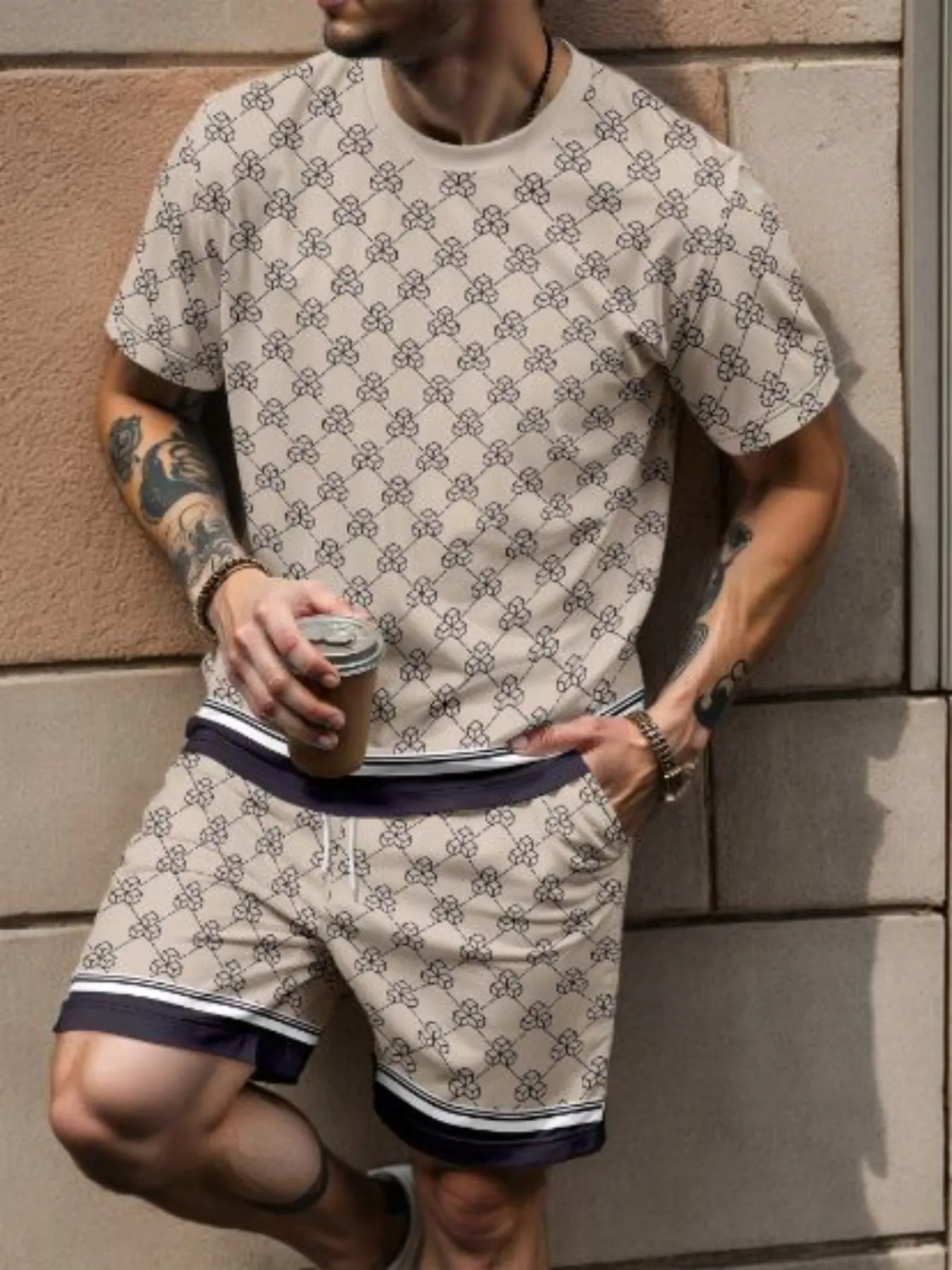 Men's Geometric Print Short Sleeve T-Shirt and Shorts Set, Casual Fitted Knee Length, Summer Tropical Fashion Clothing, Menswear