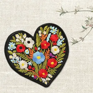 Heart Flower Embroidery Patch, Back Adhesive Iron-On, Suitable for Clothes Jackets Hats Accessories, Decorative Sewing Accessory
