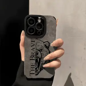Wild courage! Bear-themed phone case, offering a comfortable grip and superior protection. Made with high-quality faux leather, it's compatible with multiple iPhone models. A must-have gift for the holiday season, suitable for both men and women, and a pe