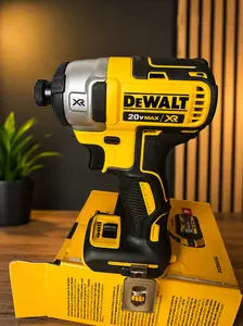 20V MAX* XR brushless 1/4-inch 3-speed impact driver