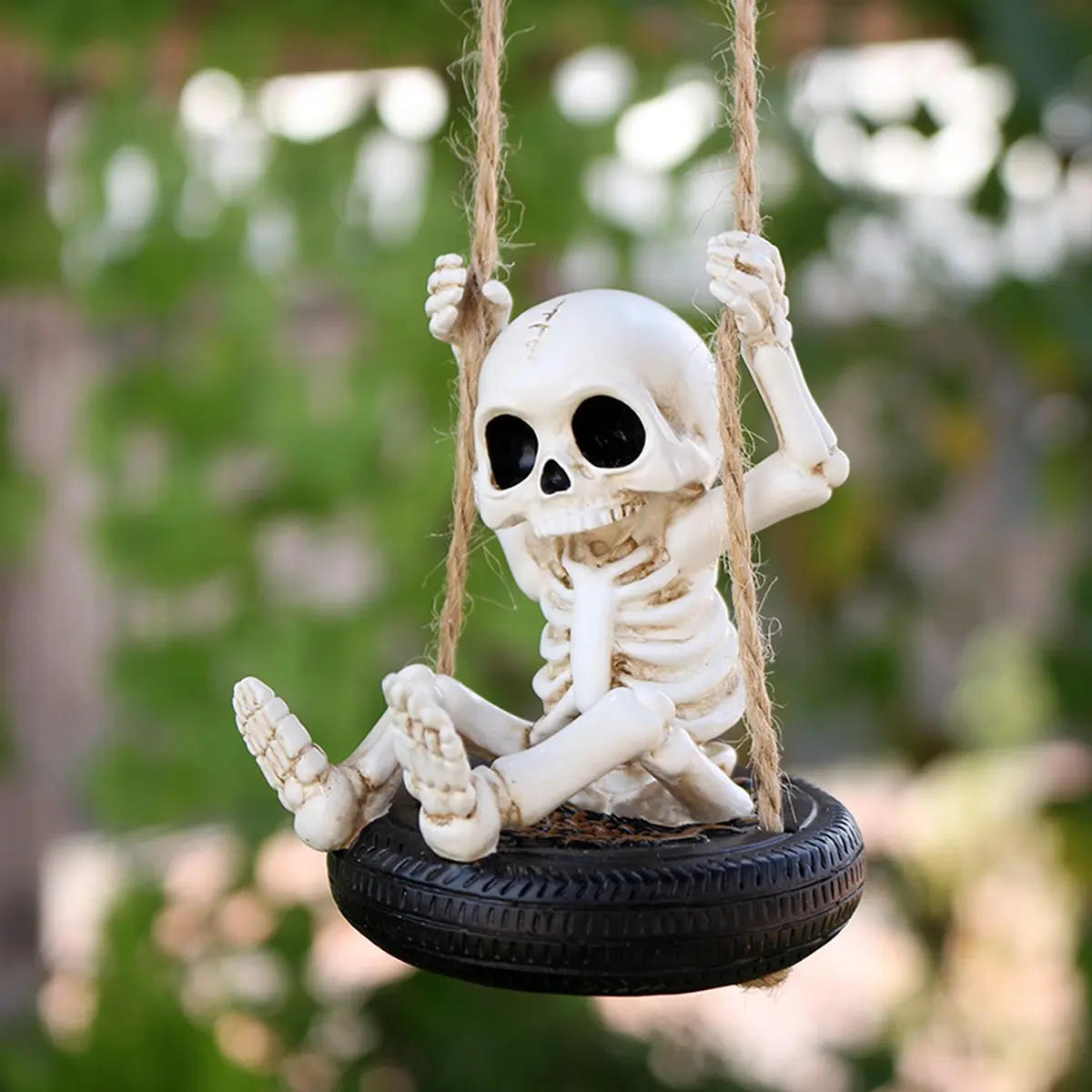 Resin Skull Tire Swing Decorative Hanging Piece, Halloween Outdoor Garden Yard Decoration, Home Bedroom Living Room Window Shelf Ornament