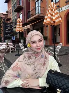 Women Boho Style Hijab Scarves Soft Breathable Fabric Elegant Daily Wear Muslimah Fashion Accessory Comfortable Lightweight Design