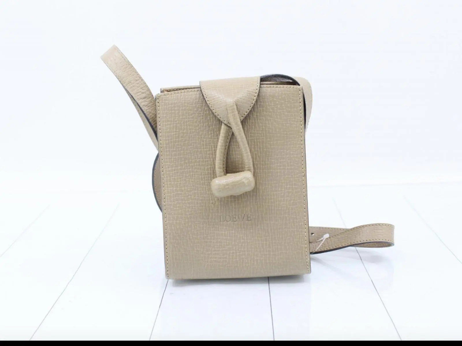 Pre-owned Loewe As Shown Shoulder Bags Enamel Matelassé Body Bag/Shoulder Bag MR29072026C178