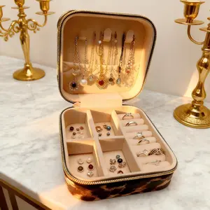 Mini Jewelry Box, Portable Travel Jewelry Case, Multi-grid Jewelry Box for Rings Earrings Necklace Bracelets，Multi Compartment Design, Cute Zipper Jewelry Storage Box for Women and Girls