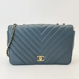 Pre-owned CHANEL leather Crossbody Bags Green Chevron Flap Crossbody Bag Leather