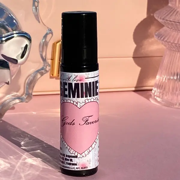 Geminie god fave - vanilla bean extract - body oil - roller on 10ml Geminie god fave - vanilla bean extract - body oil - roller on 10ml
