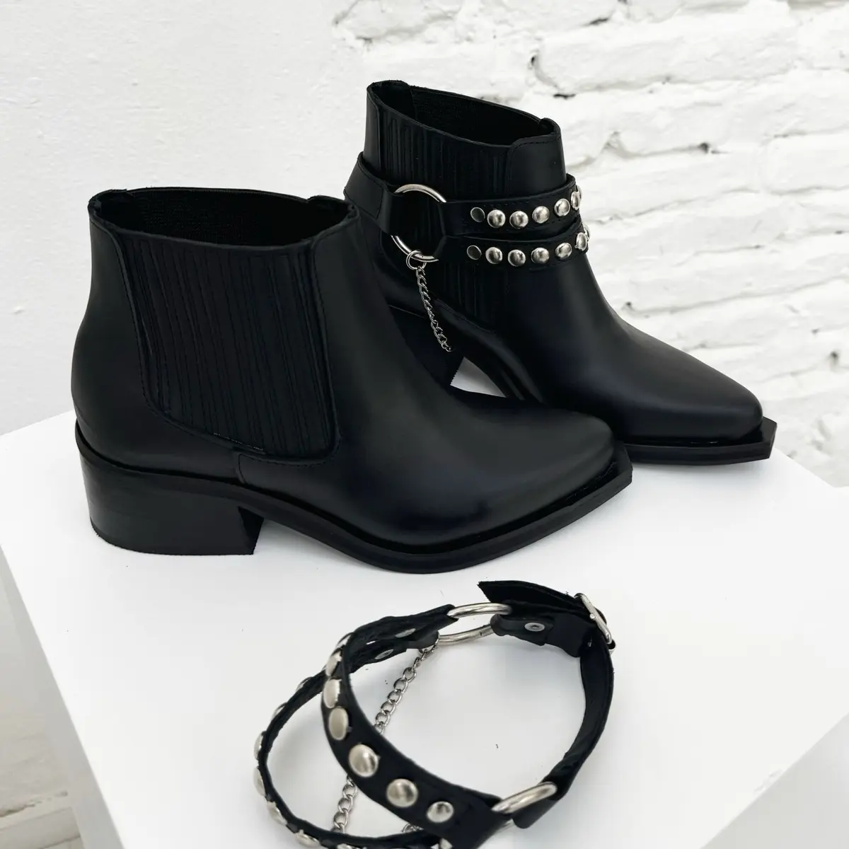 INGRID; Women’s Texan Boots, Leather, Pointed Toe, Removable Stirrup, Leather-Covered Elastic Gores